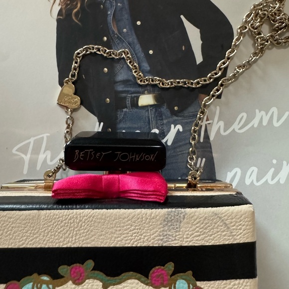 Betsey Johnson Black and White Striped Women's Bag - Picture 6 of 10